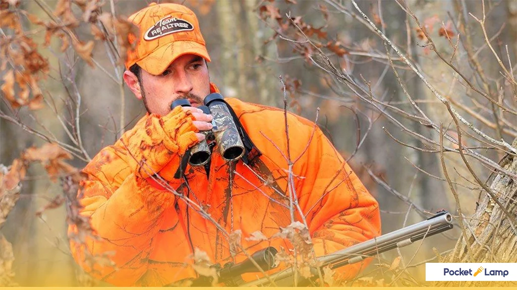 استفاده از چراغ قوه با نور قرمز در شکار چه مزایایی دارد؟